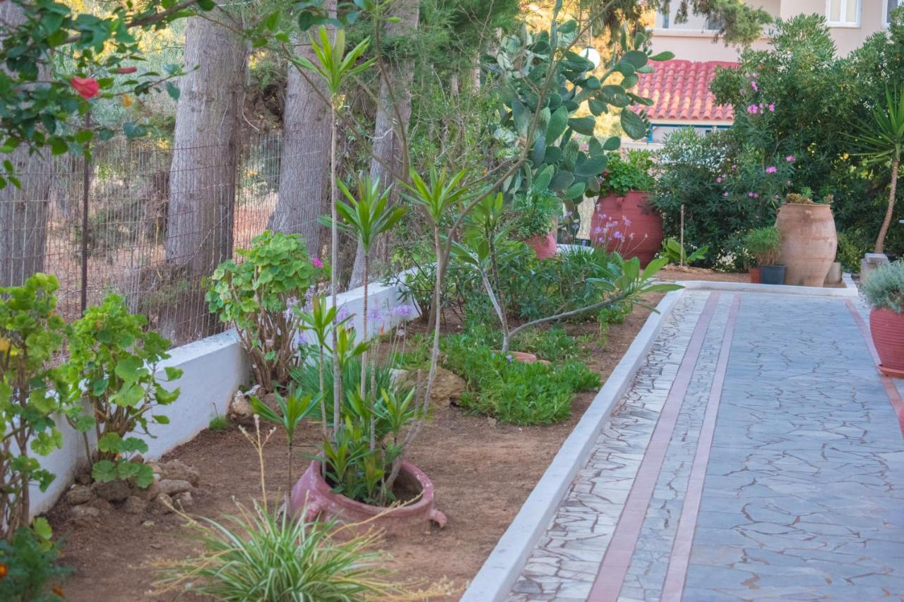 Stefanie Studios Agia Marina Exteriér fotografie